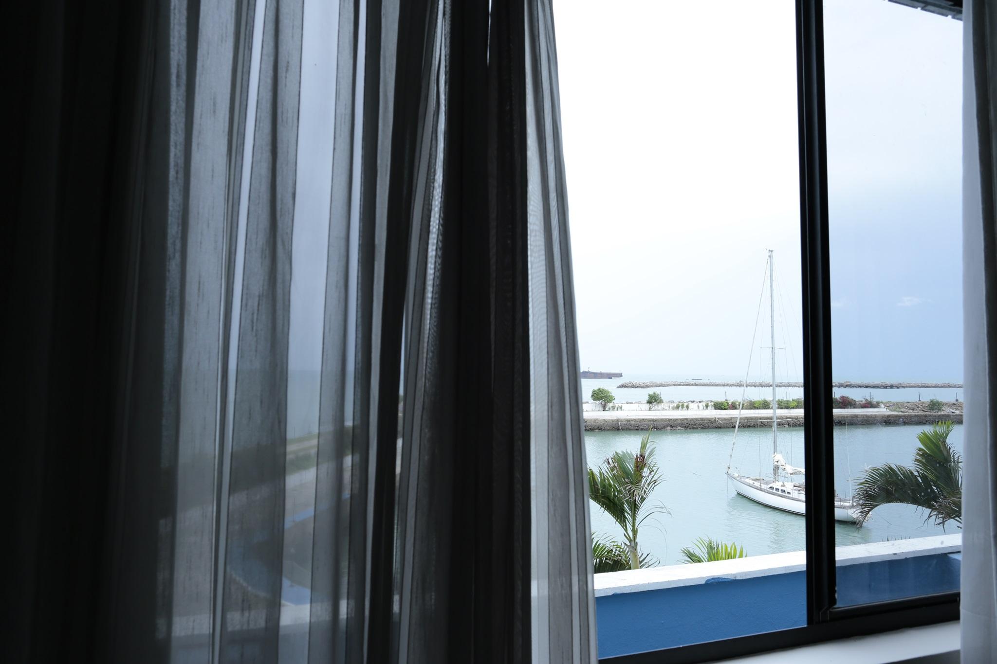 Marina Park Hotel Fortaleza  Exteriér fotografie A window with a curtain